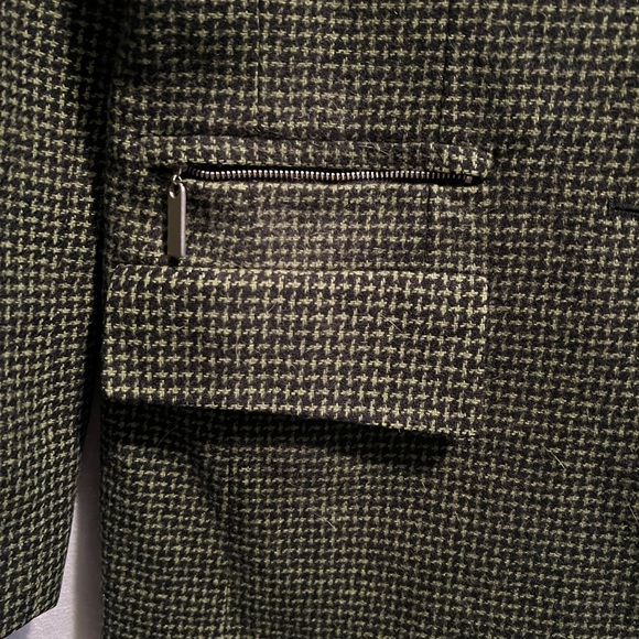 Alanni Blazer in a deep green. Size 8. Pockets with one zipper in front. - Picture 2 of 6